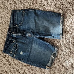 GAP Women's Bermuda Distressed Denim Short. Sz 6